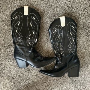 Black Cowgirl Boots!